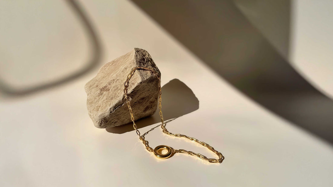 How to clean a necklace